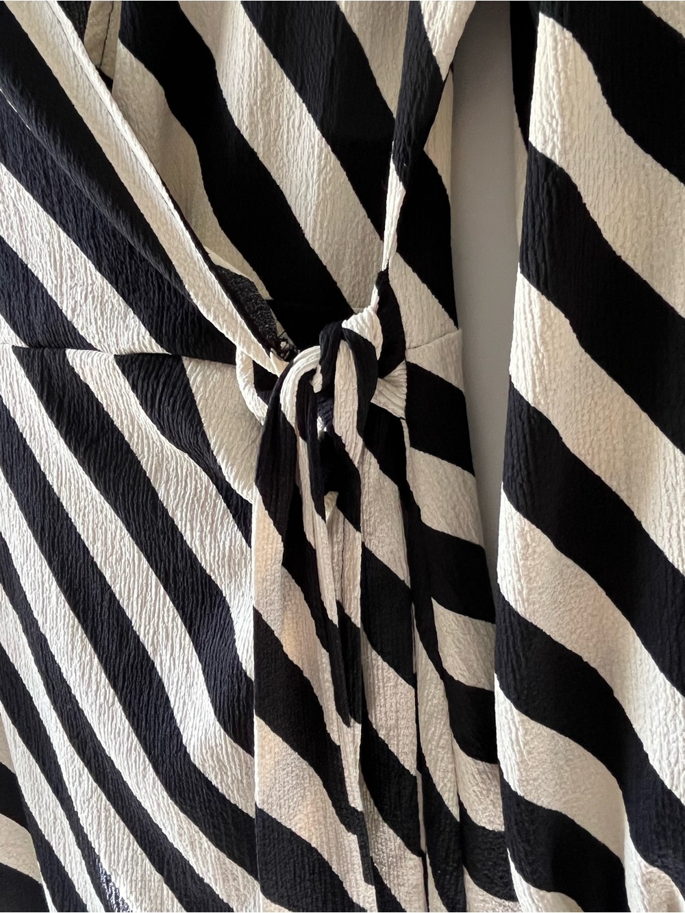 H&M Black and Cream Diagonal Wrap Midi Dress - Picture 3 of 8